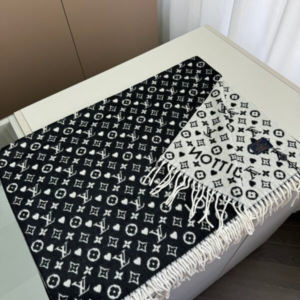 Louis Vuitton scarf(3colors)