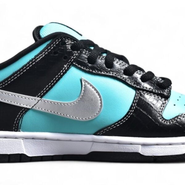 NK SB Dunk Low Diamond Supply Co. Aqua Blue 304292-402