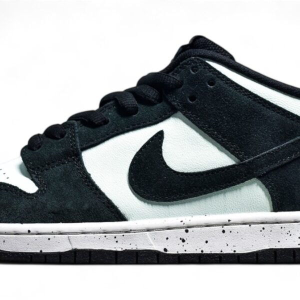 SB Dunk Low Barely Green 854866-003
