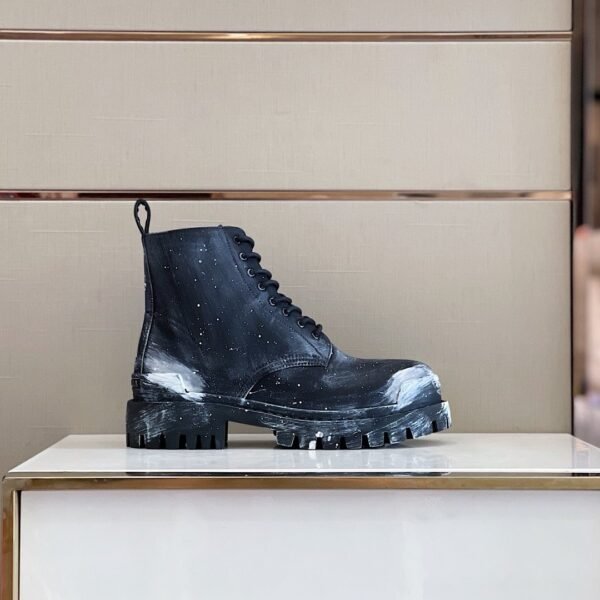 Balenciaga MEN-S STRIKE LACE-UP BOOT